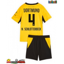 Camisa de Futebol Borussia Dortmund Nico Schlotterbeck #4 Equipamento Principal Infantil 2026-27 Manga Curta (+ Calças curtas)